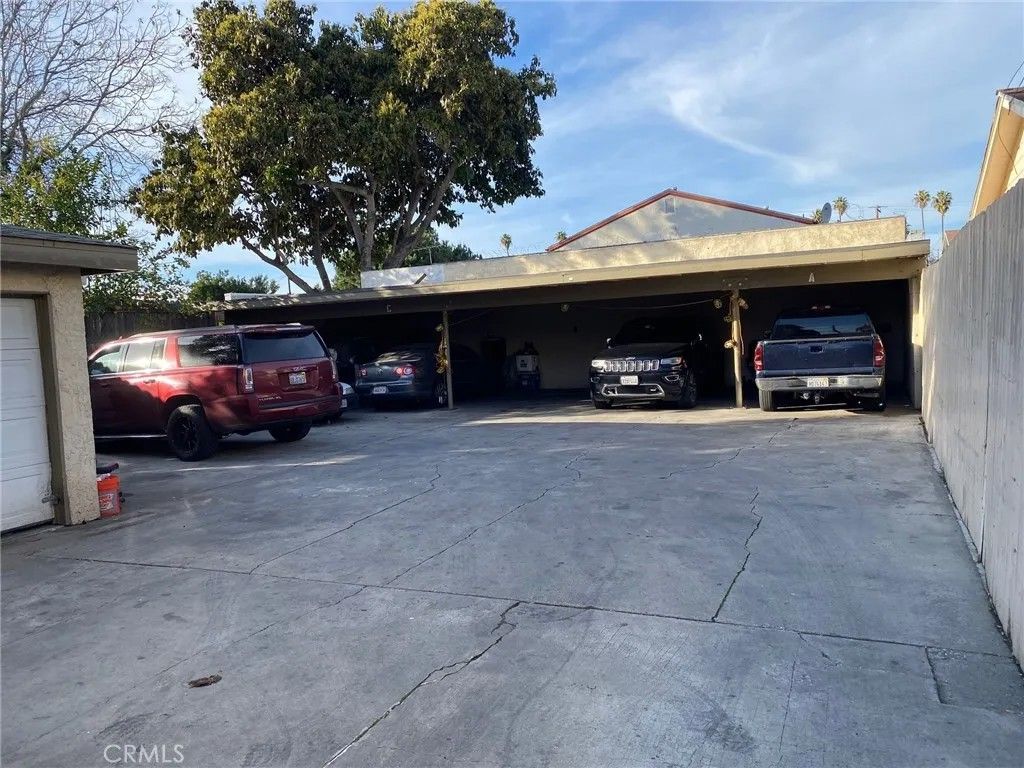 Photo of 427 W Laurel St, Compton, CA 90220 (MLS # SB25256971)