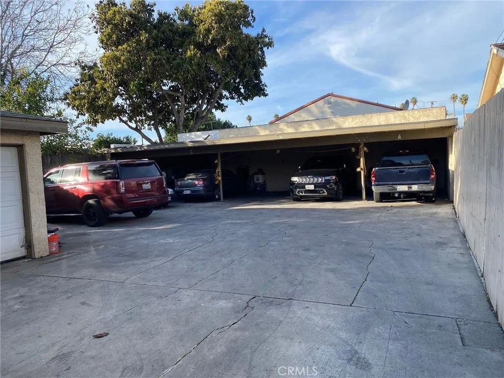 Photo of 427 W Laurel St, Compton, CA 90220 (MLS # SB25256971)