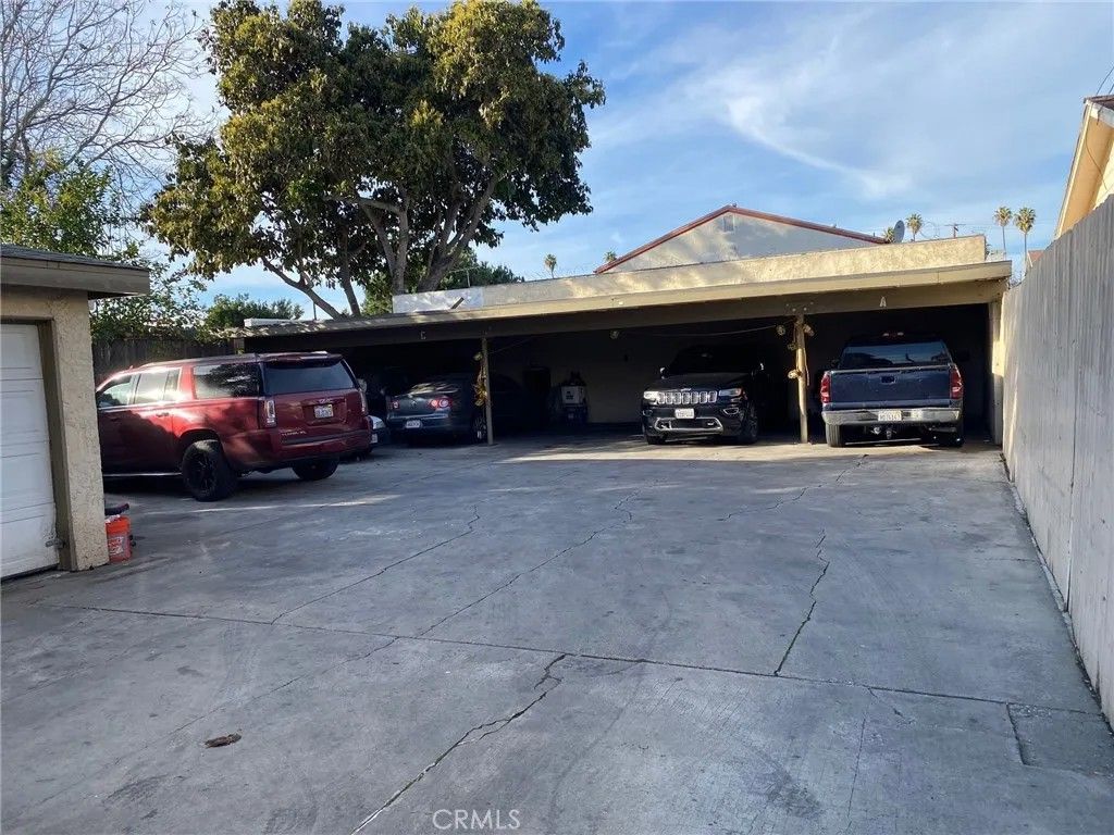Photo of 427 W Laurel St, Compton, CA 90220 (MLS # SB25256971)