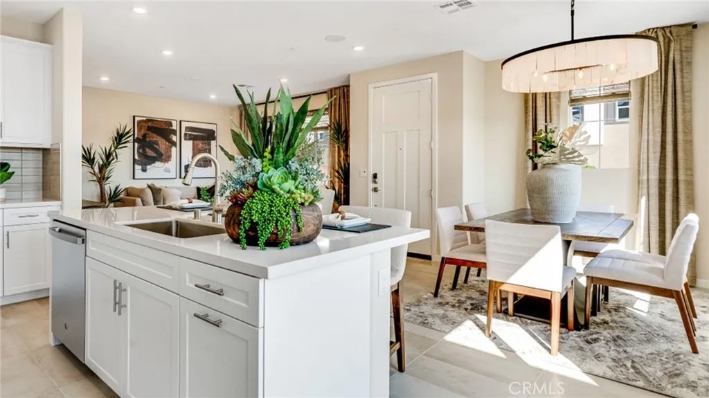 2839 E Amberley Privado
