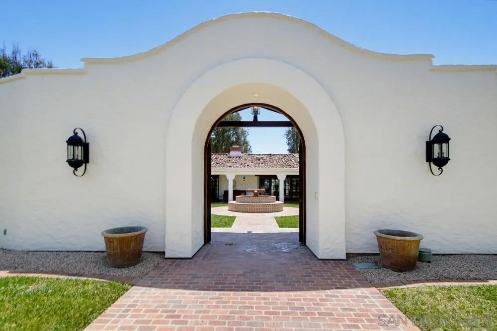 5443 Calzada Del Bosque