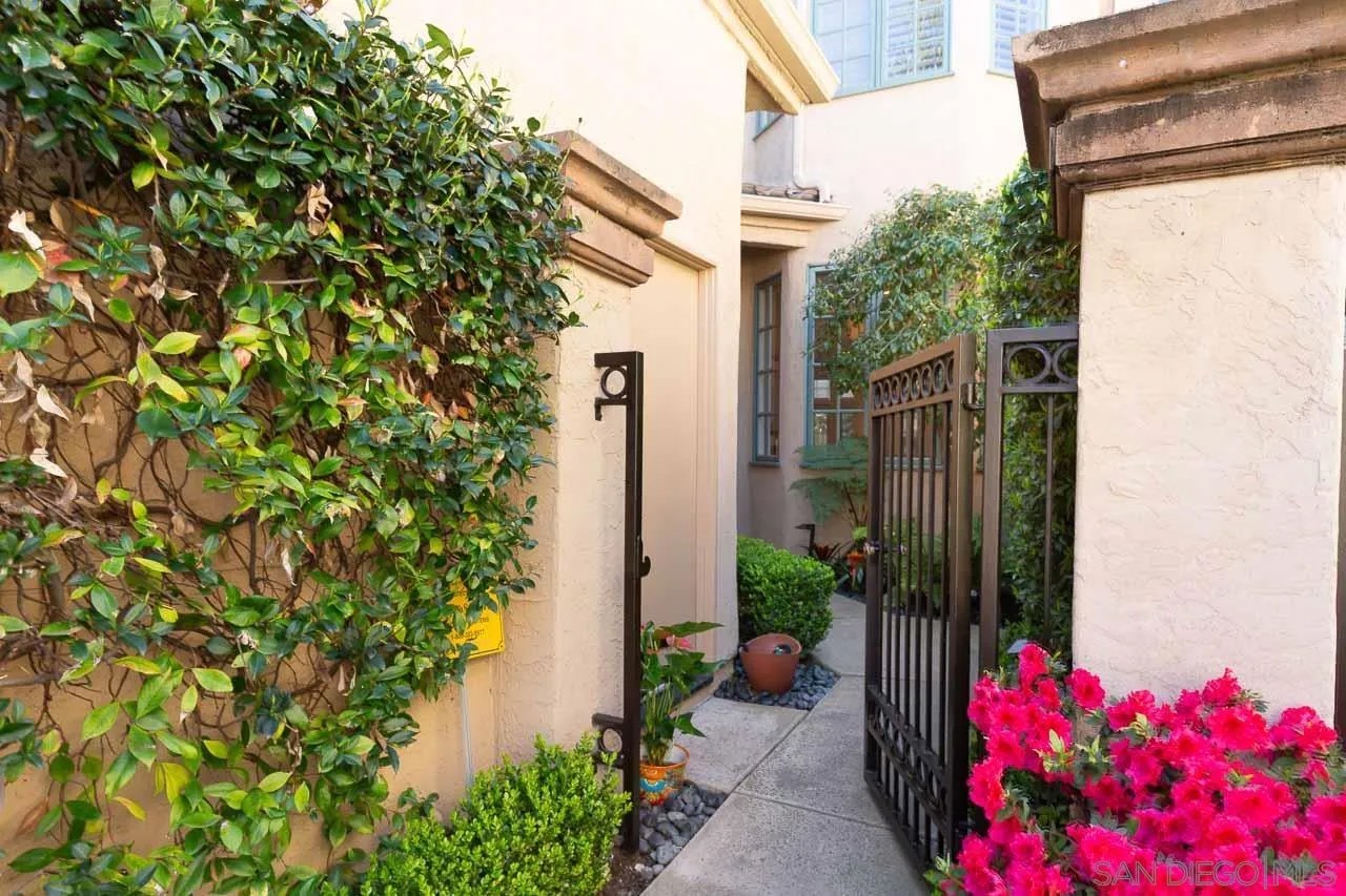 3786 Paseo Vista Famosa
