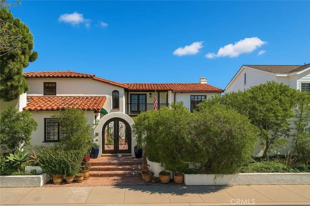 Photo of 1585 E Ocean Blvd, Newport Beach, CA 92661 (MLS # PW25264664)