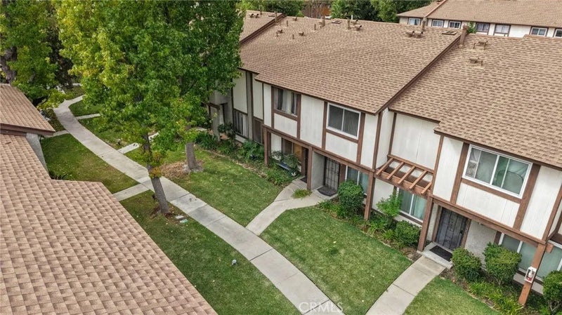 19024 Archwood Street 5