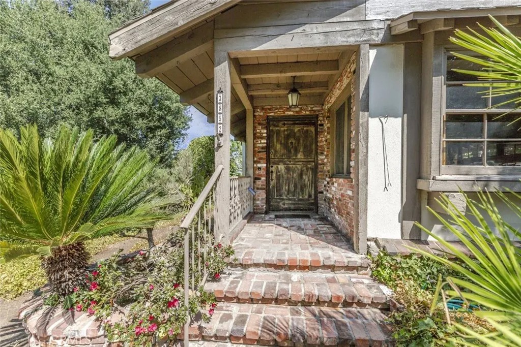 3852 Eureka Drive