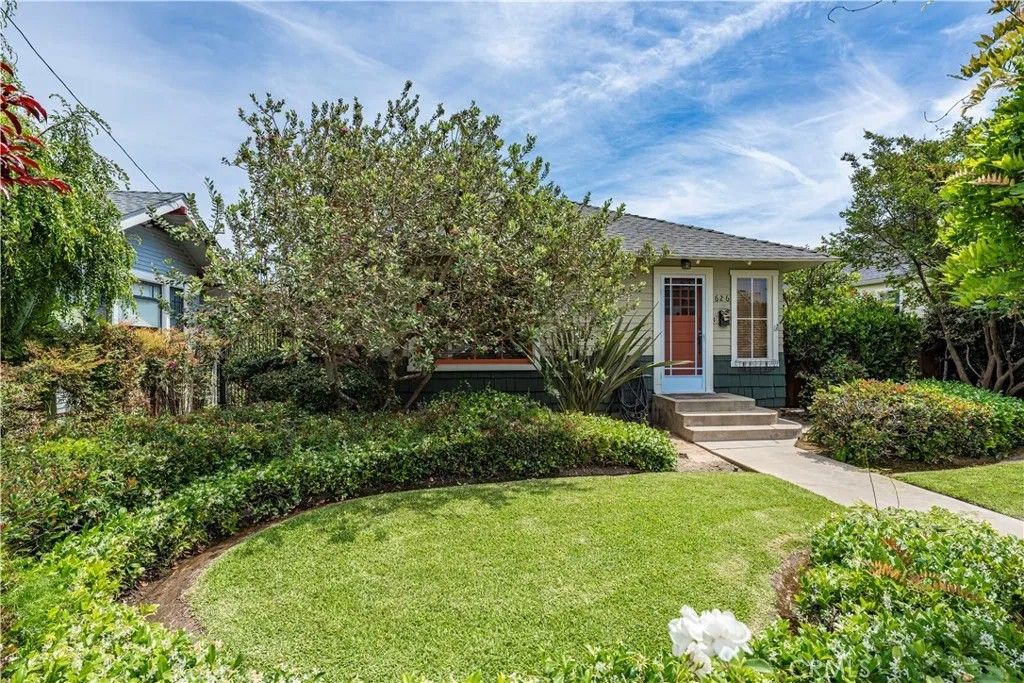 Photo of 624 Temple Avenue, Long Beach, CA 90814 (MLS # PW26085563)