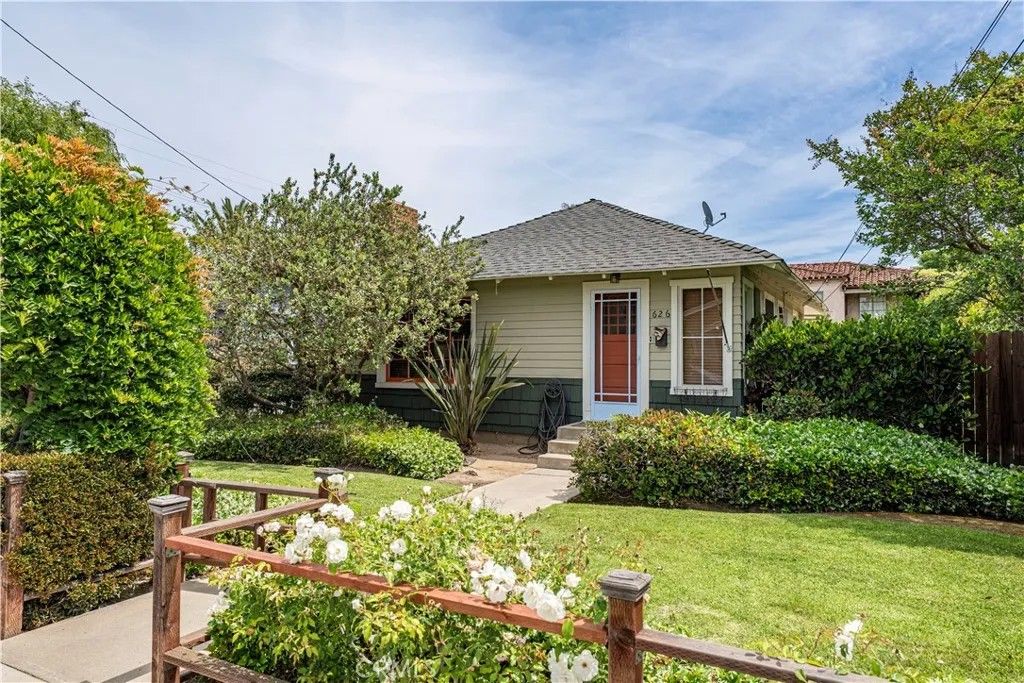 Photo of 624 Temple Avenue, Long Beach, CA 90814 (MLS # PW26085563)