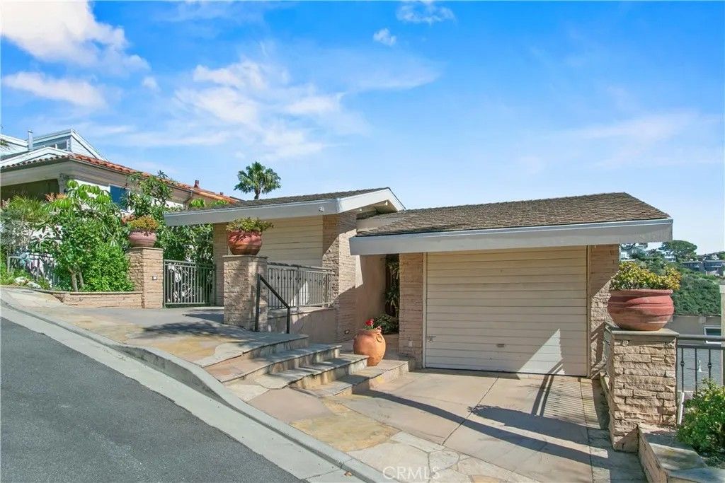 Photo of 625 Fontana Way, Laguna Beach, CA 92651 (MLS # OC26062745)