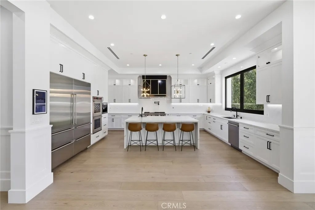 17319 Magnolia Boulevard