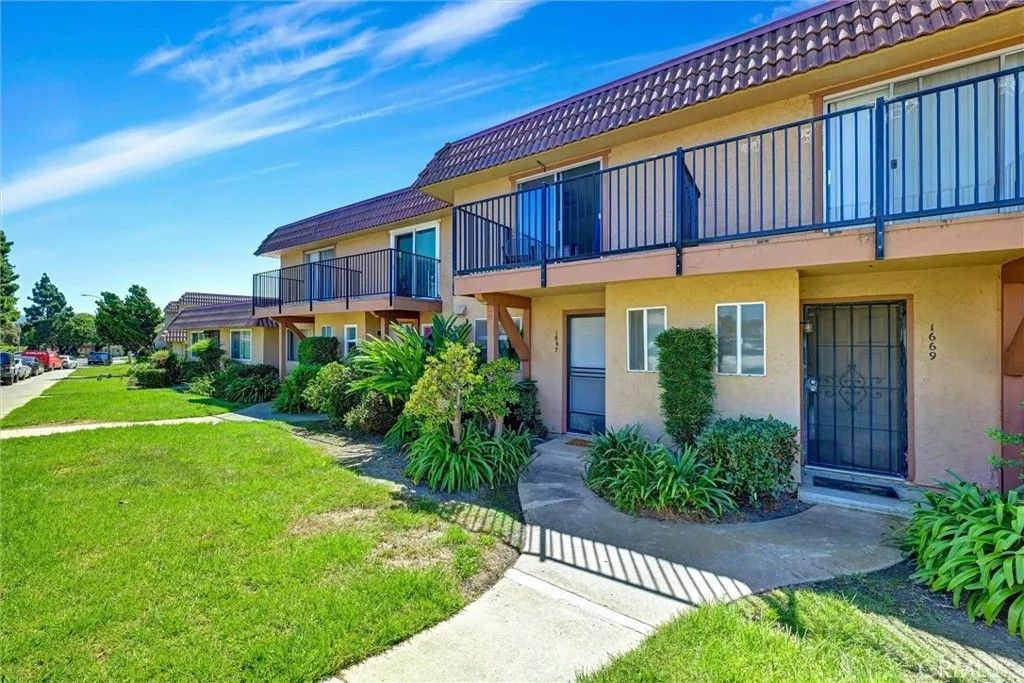 Photo of 1667 Rue De Valle, San Marcos, CA 92078 (MLS # IV25199236)