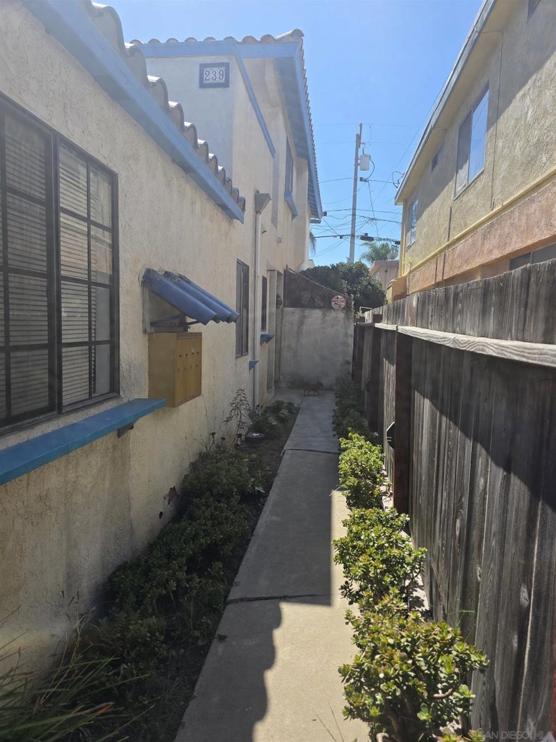 235-41 Daisy Ave
