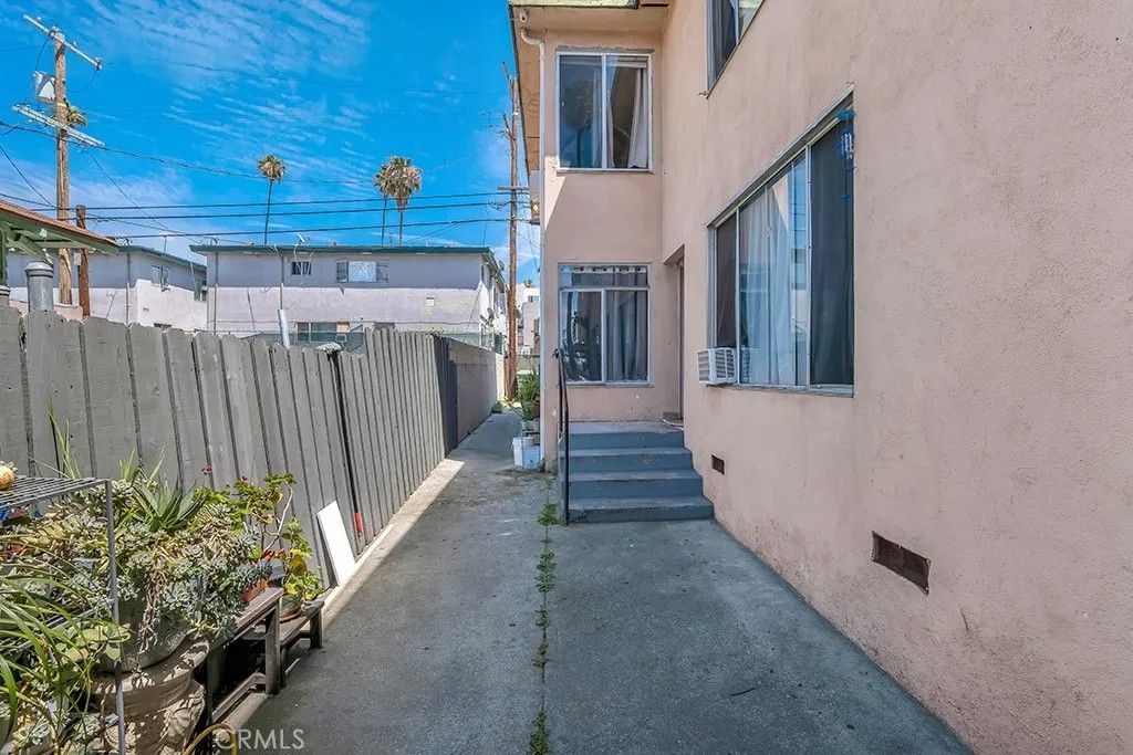 Photo of 132 N Normandie Ave, Los Angeles, CA 90004 (MLS # SR26094522)