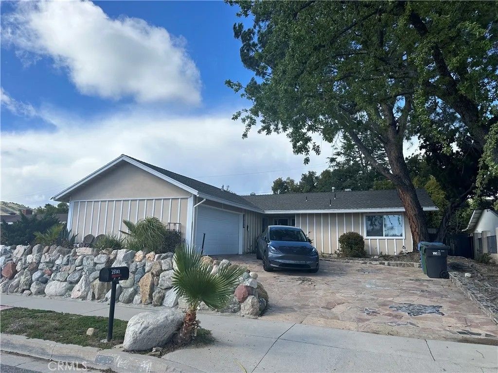 Photo of 26141 Hatmor Drive, Calabasas, CA 91302 (MLS # SR26046445)