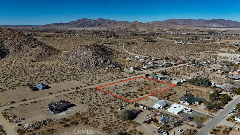 Photo of 728 Red Butte, Lucerne Valley, CA 92356 (MLS # HD26045967)