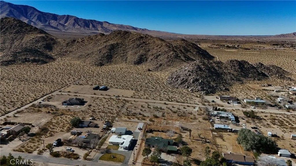 Photo of 728 Red Butte, Lucerne Valley, CA 92356 (MLS # HD26045967)