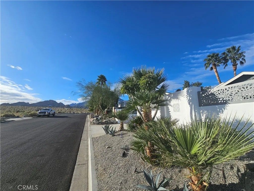 Photo of 54925 Avenida Alvarado, La Quinta, CA 92253 (MLS # TR26037345)