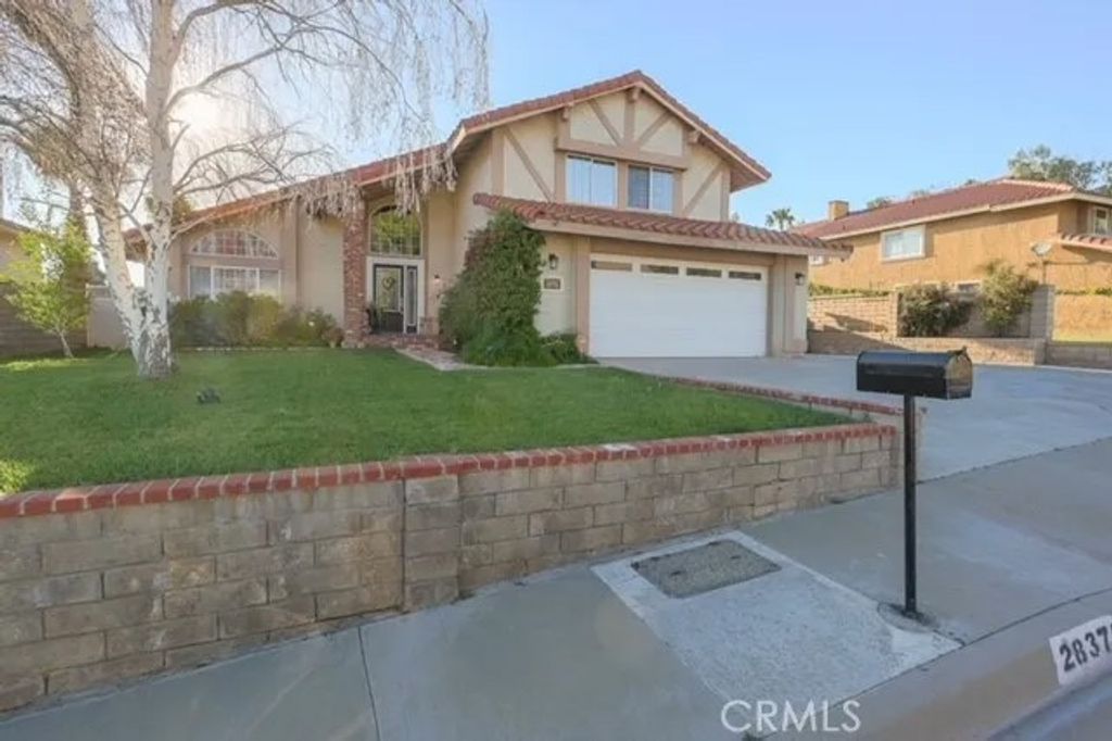 Photo of 28375 Patricia Hill, Canyon Country, CA 91387 (MLS # SR26058158)