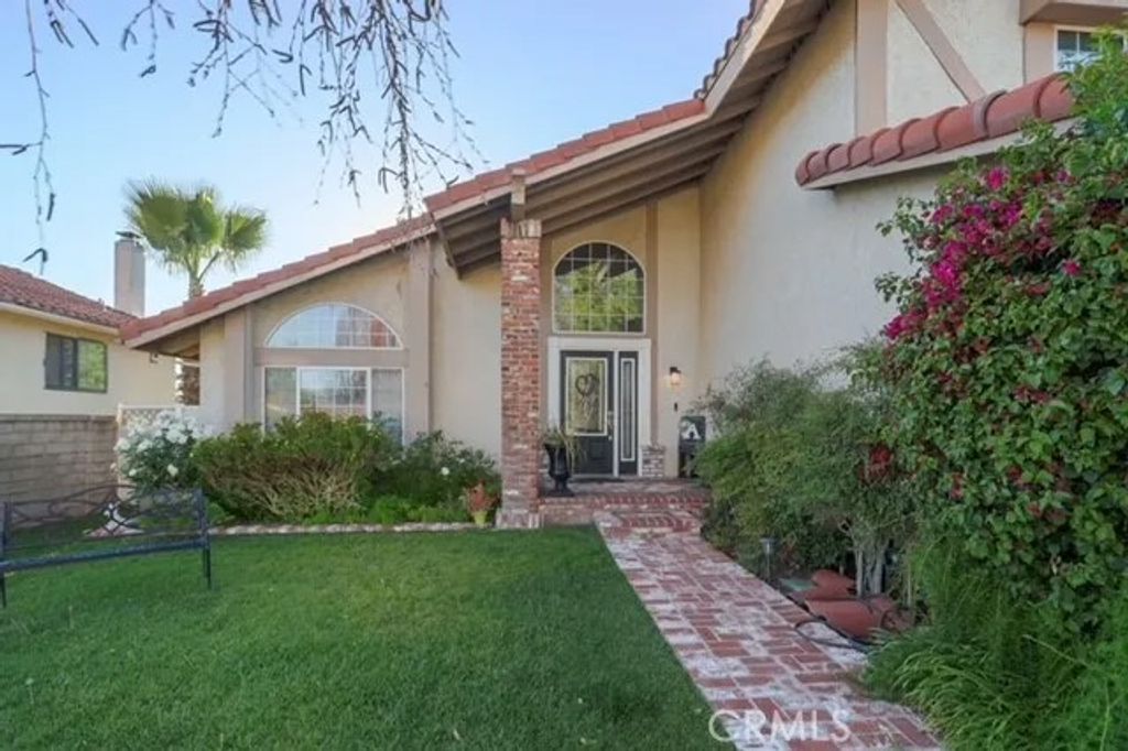 Photo of 28375 Patricia Hill, Canyon Country, CA 91387 (MLS # SR26058158)