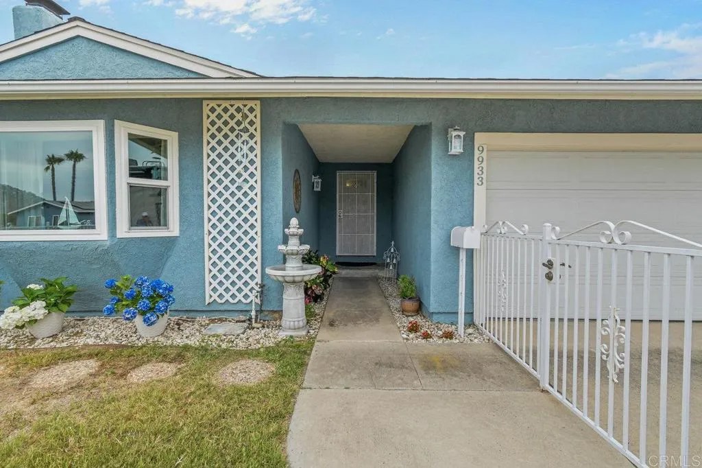 9933 Golden West Ln