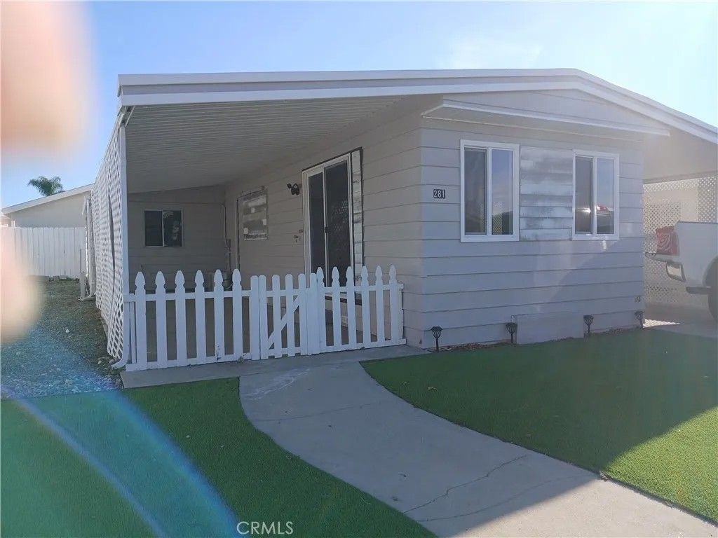 Photo of 281 Santa Clara Cir, Hemet, CA 92543 (MLS # SW26051881)