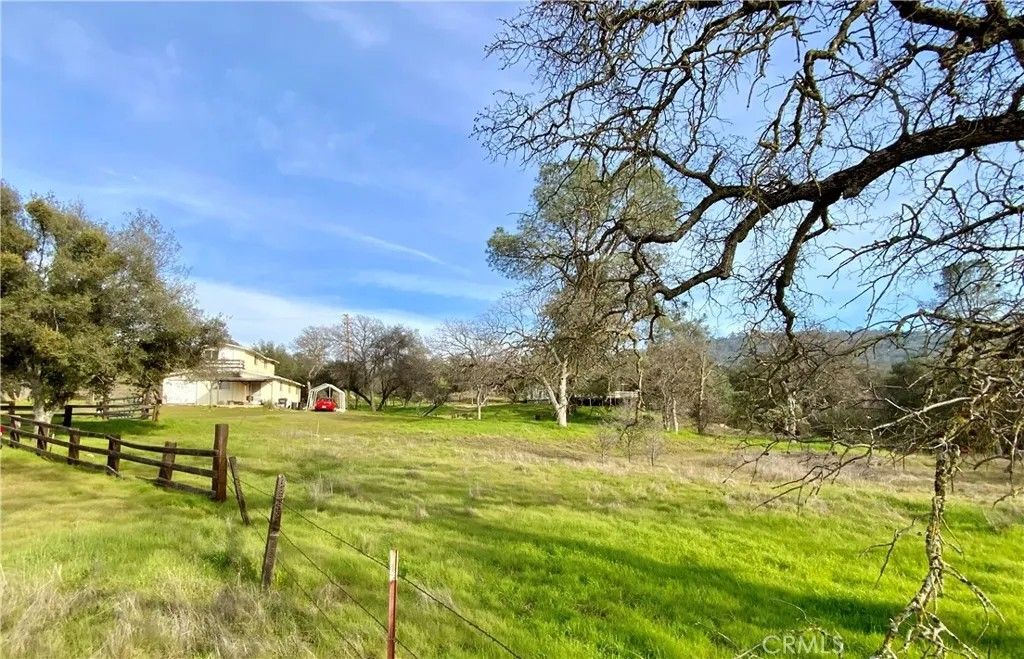 Photo of 30517 Road 400, Coarsegold, CA 93614 (MLS # FR26016923)