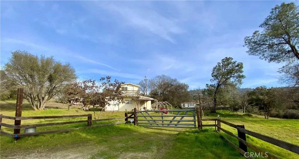 Photo of 30517 Road 400, Coarsegold, CA 93614 (MLS # FR26016923)