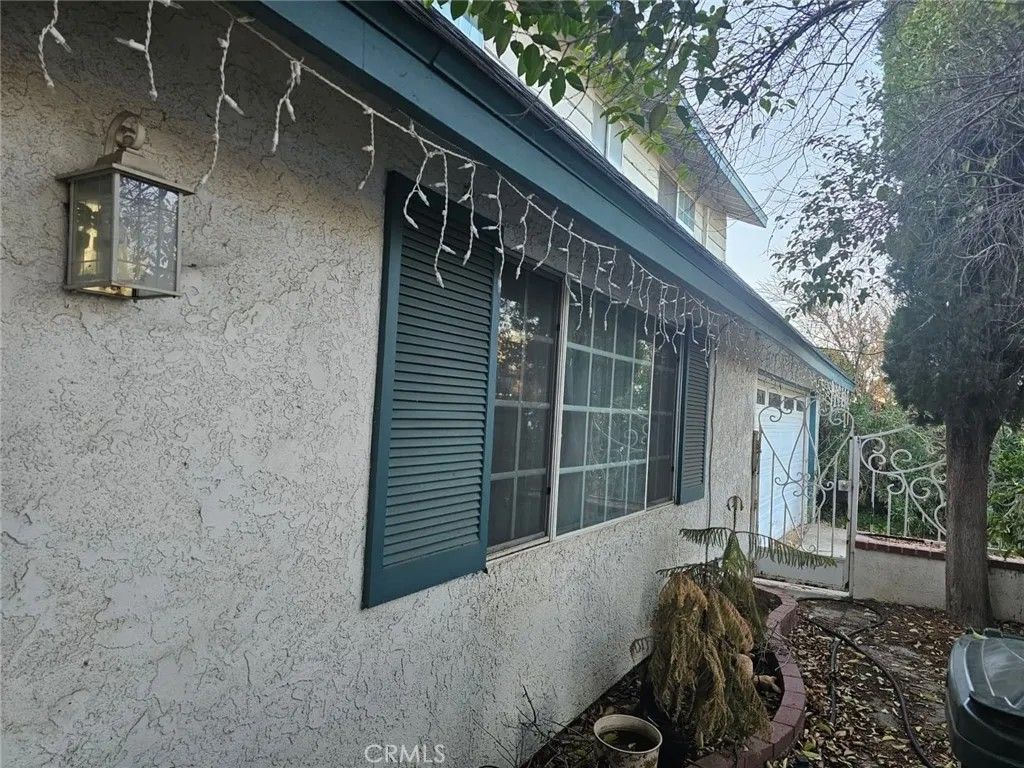 Photo of 25219 Vermont Dr, Newhall, CA 91321 (MLS # BB25259312)