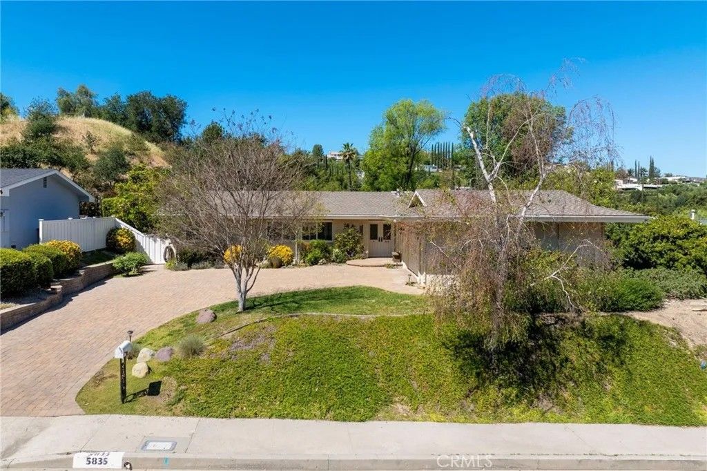 Photo of 5835 Fairhaven Ave, Woodland Hills, CA 91367 (MLS # SR26069140)