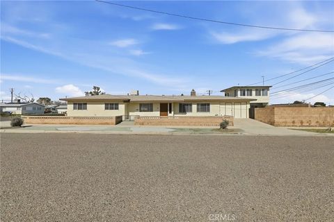 Photo of 416 Jean Ave, Ridgecrest, CA 93555 (MLS # SR26022470)