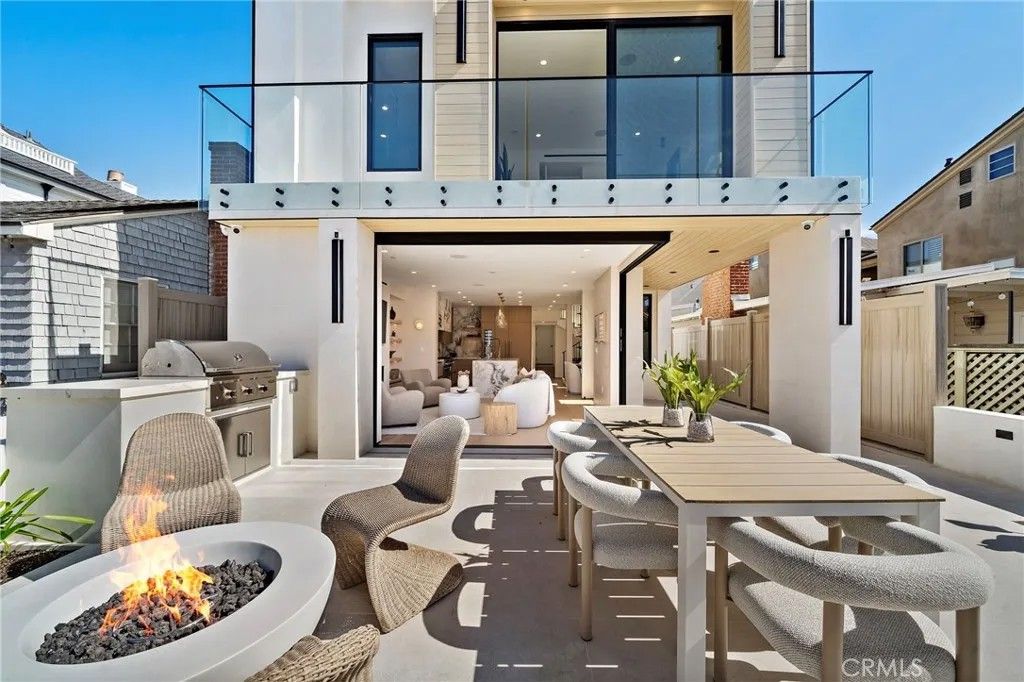 Photo of 612 Begonia Ave, Corona Del Mar, CA 92625 (MLS # PW26025195)