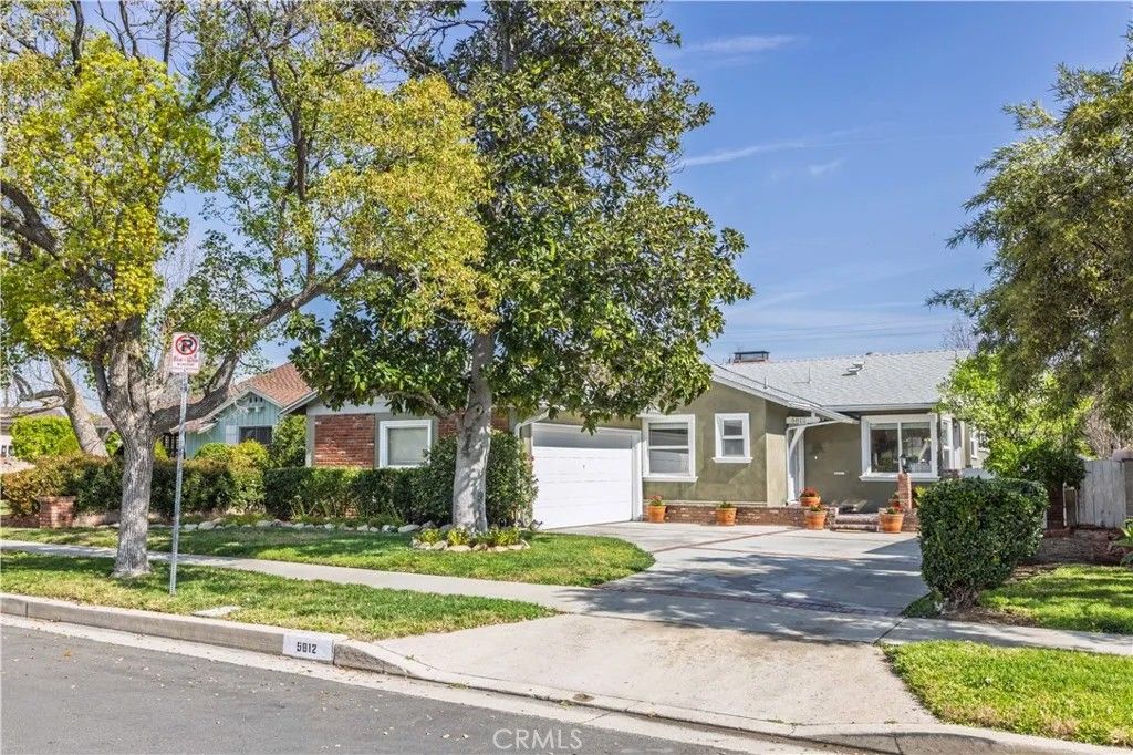 Photo of 5812 Bucknell Ave, Valley Village, CA 91607 (MLS # SR26059385)