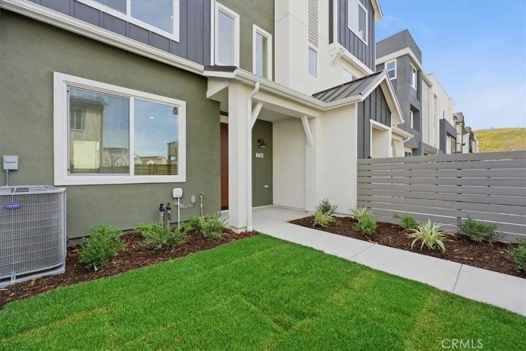 Photo of 27341 Bear Creek Lane, Valencia, CA 91381 (MLS # IV26044037)