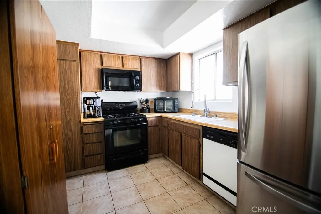 639 E Olive 5