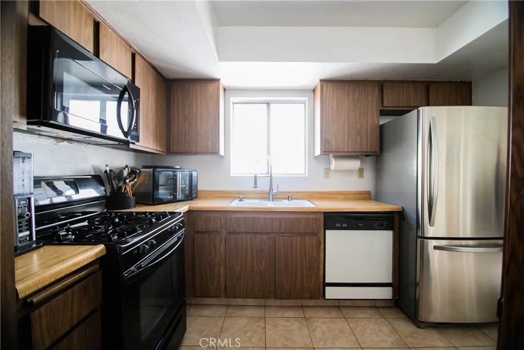 639 E Olive 5