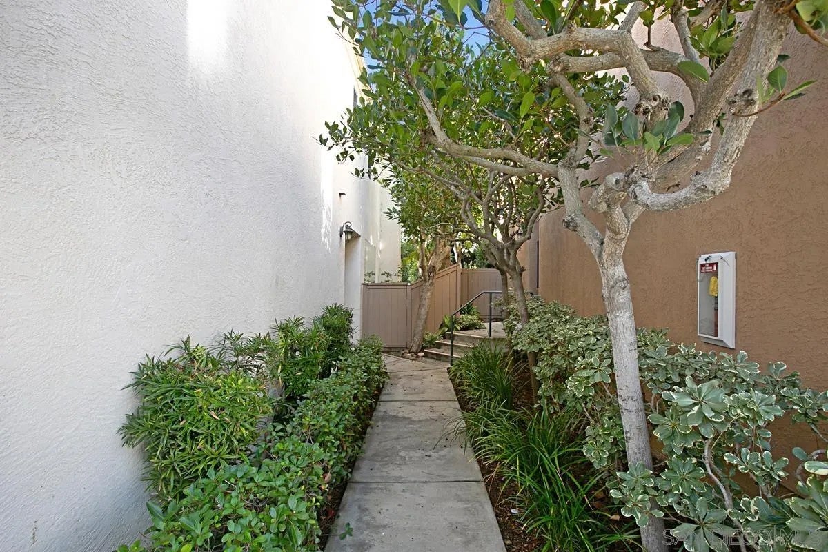 5554 Renaissance Ave. 3