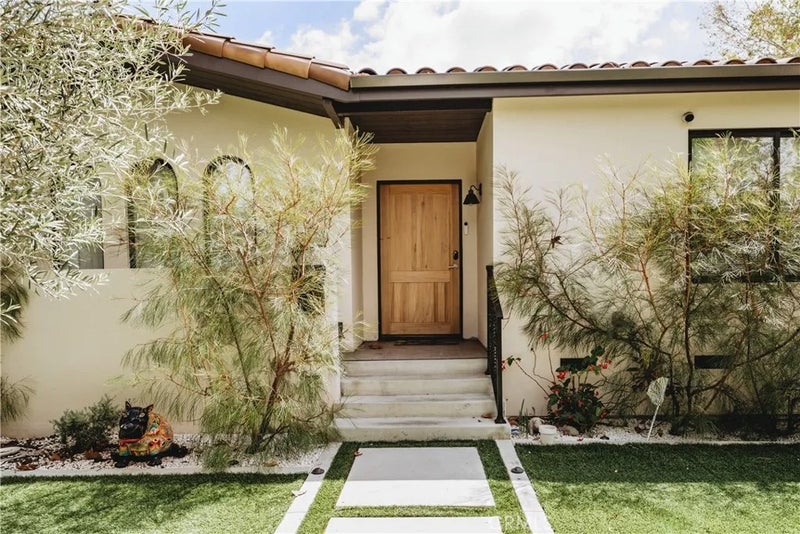 642 N Cahuenga
