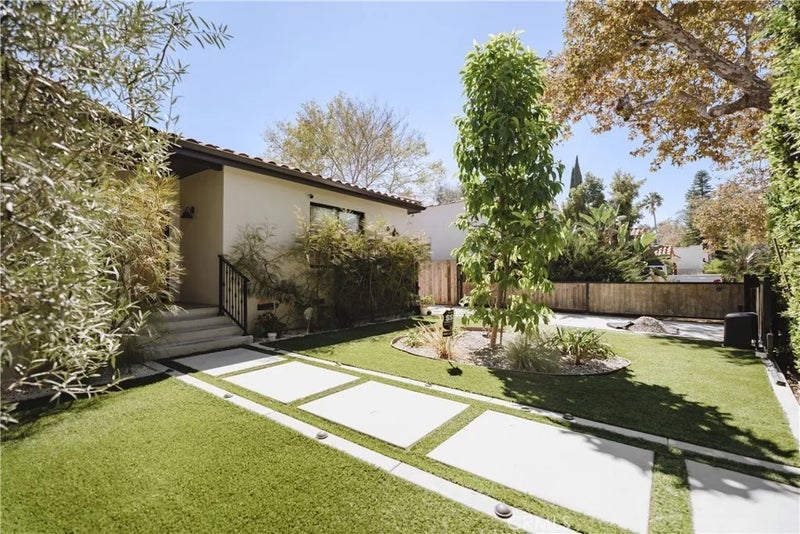 642 N Cahuenga