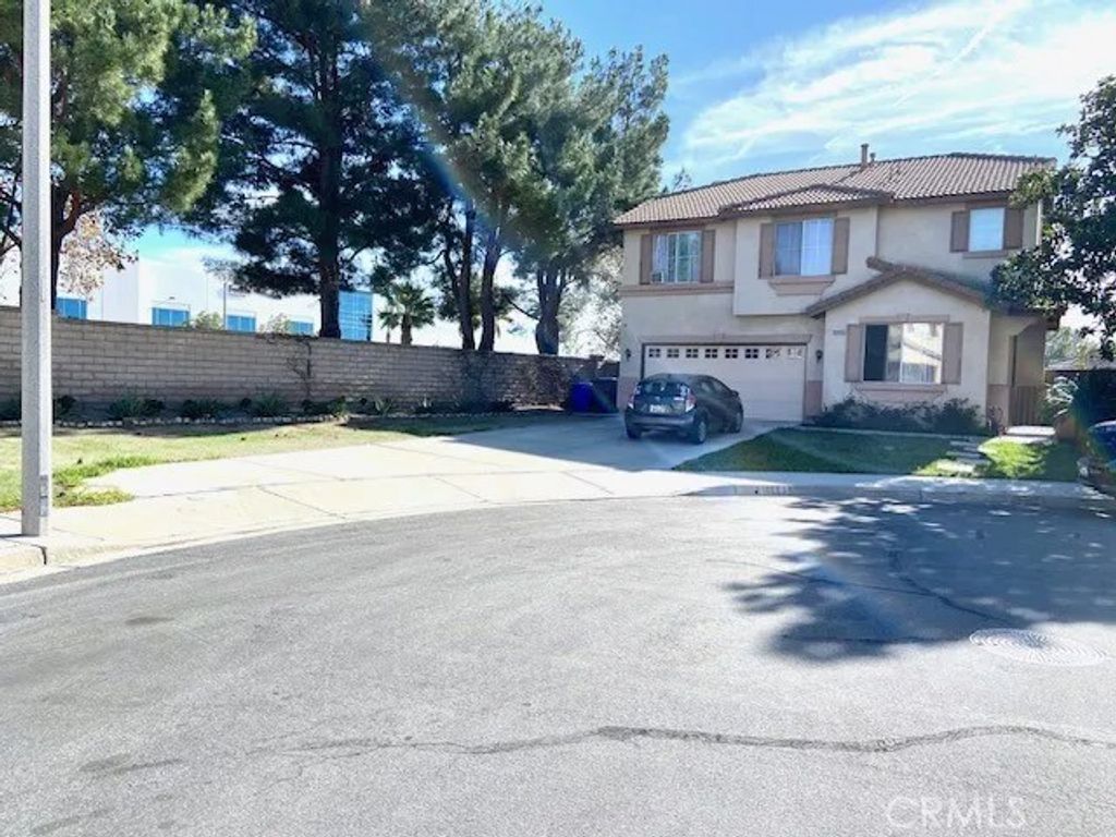Photo of 16883 Hazeltine Court, Fontana, CA 92336 (MLS # CV25276227)