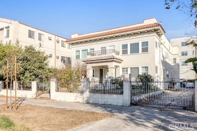 548 N Kenmore