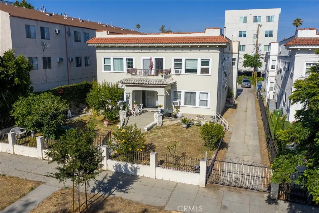548 N Kenmore