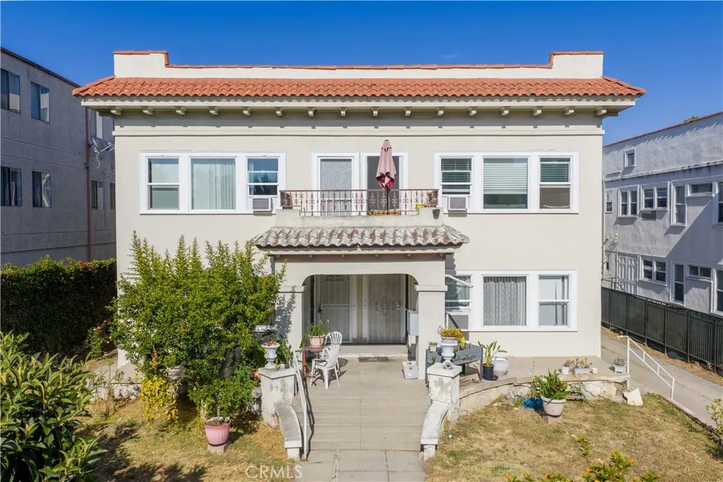 548 N Kenmore