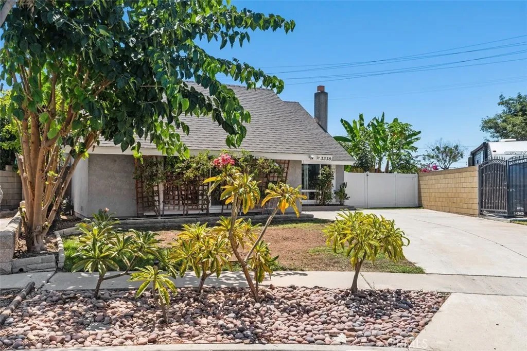 3338 E Radcliffe