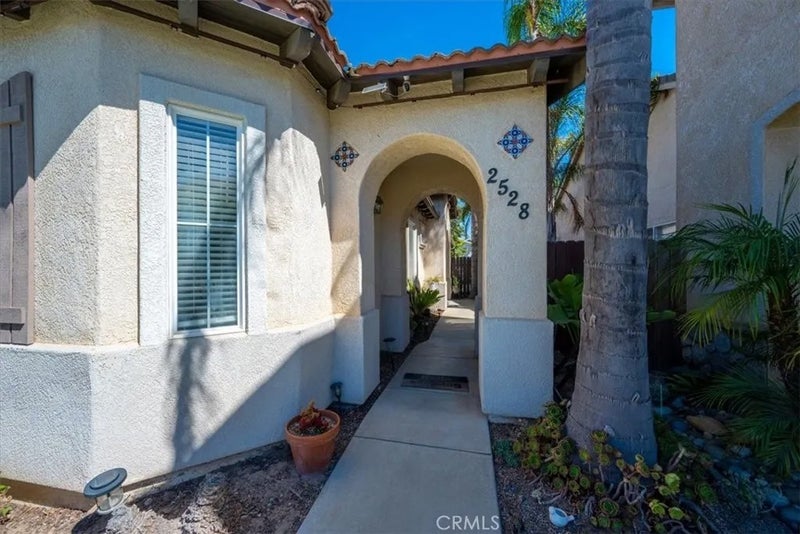 2528 Ellen Lane