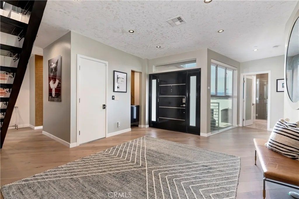 Photo of 11698 Picturesque, Studio City, CA 91604 (MLS # SR26015396)