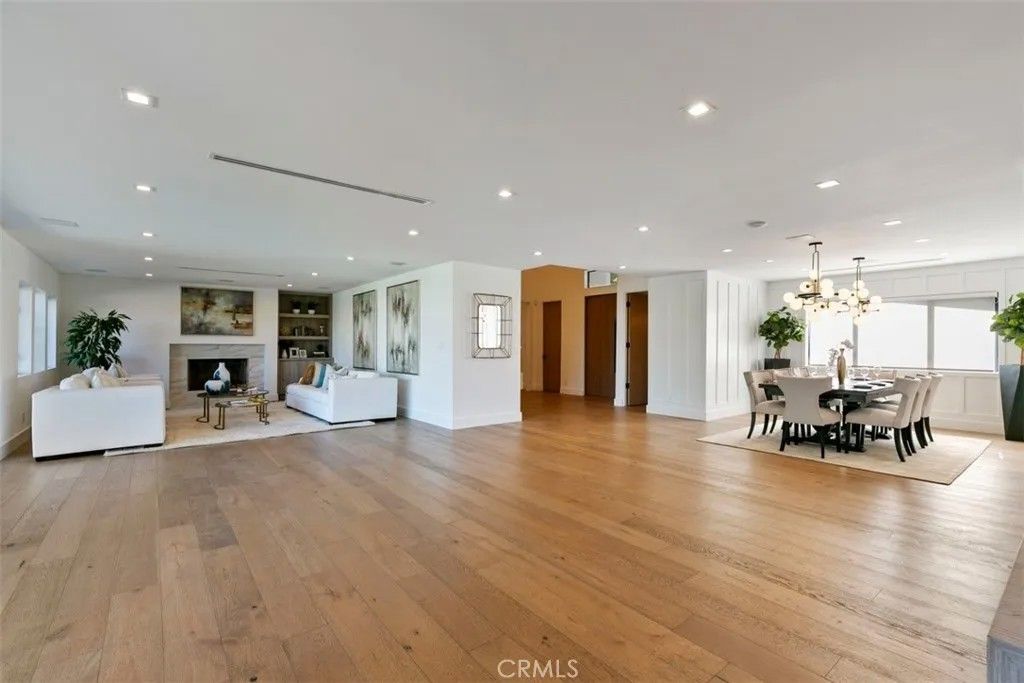 Photo of 17269 Luverne Place, Encino, CA 91316 (MLS # SR26079456)