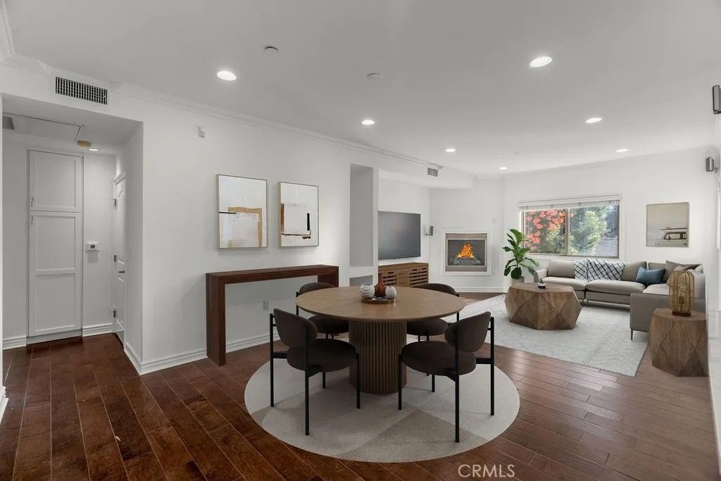 Photo of 11504 Moorpark Street #103, Studio City, CA 91602 (MLS # GD26025486)