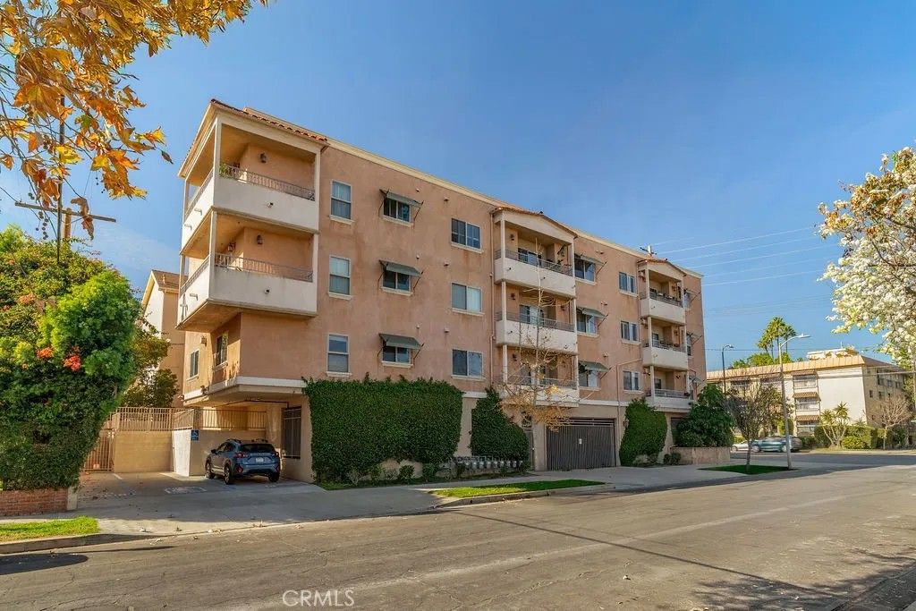 Photo of 11504 Moorpark Street #103, Studio City, CA 91602 (MLS # GD26025486)
