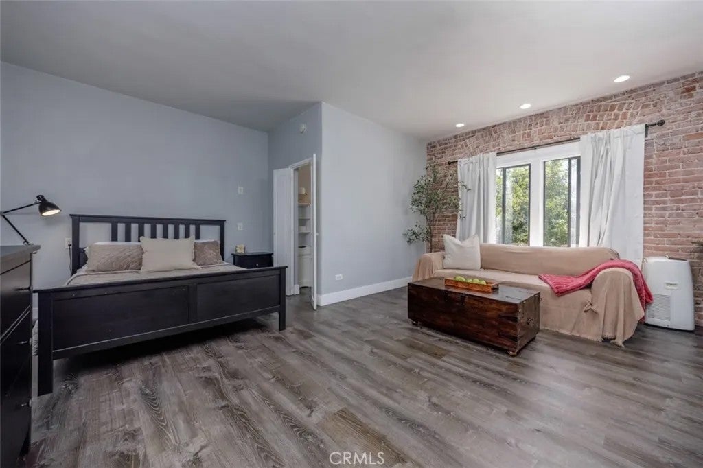 325 W 3rd Street 204