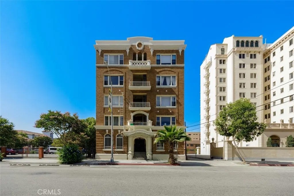 325 W 3rd Street 204