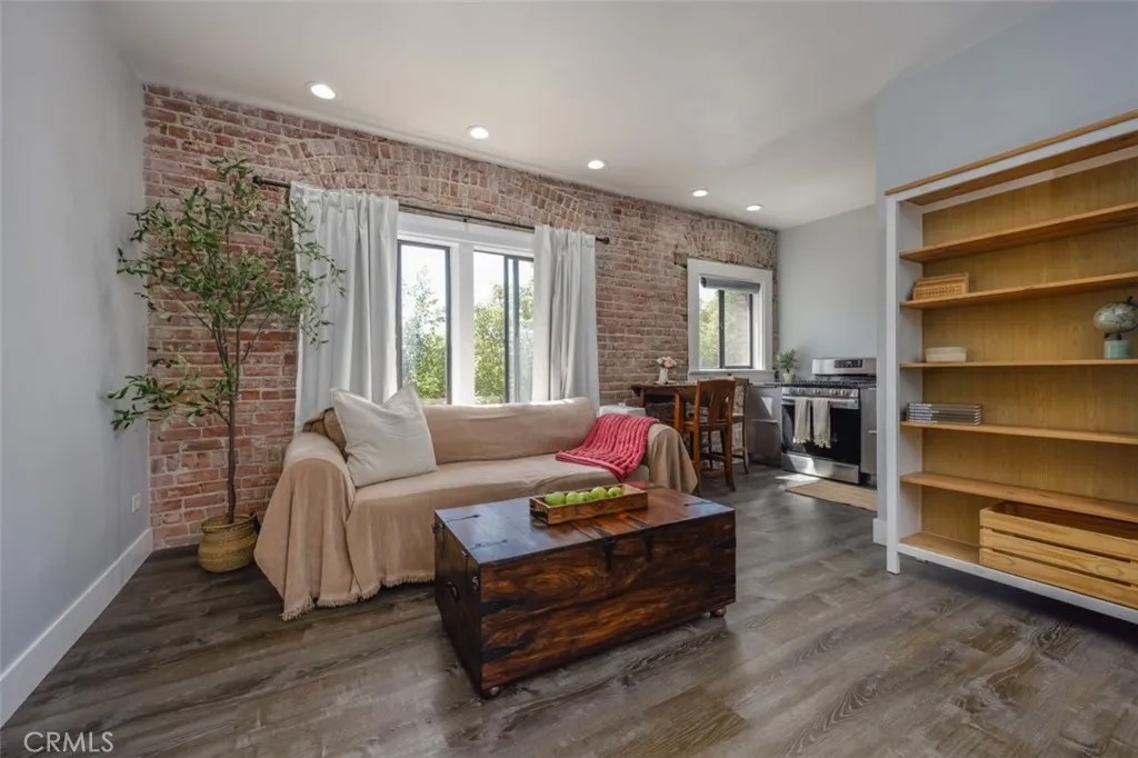 325 W 3rd Street 204